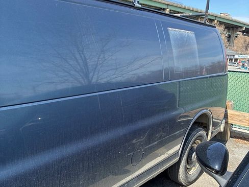 Used 1999 Chevrolet Express 3500 Extended RWD image 5