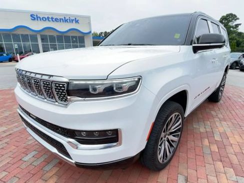 Used 2023 Jeep Grand Wagoneer Series III AWD/4WD image 5