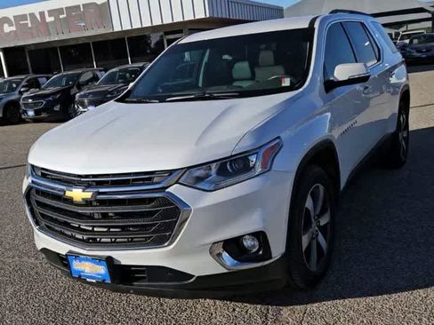 Used 2019 Chevrolet Traverse LT w/ LT Premium Package FWD image 3
