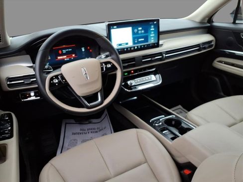 Certified 2025 Lincoln Corsair Premiere w/ Equipment Group 101A image 6