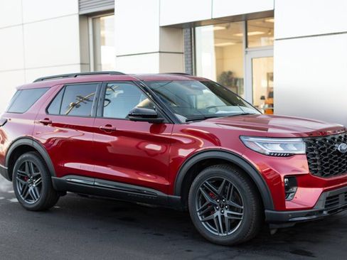 Certified 2025 Ford Explorer ST AWD/4WD image 2