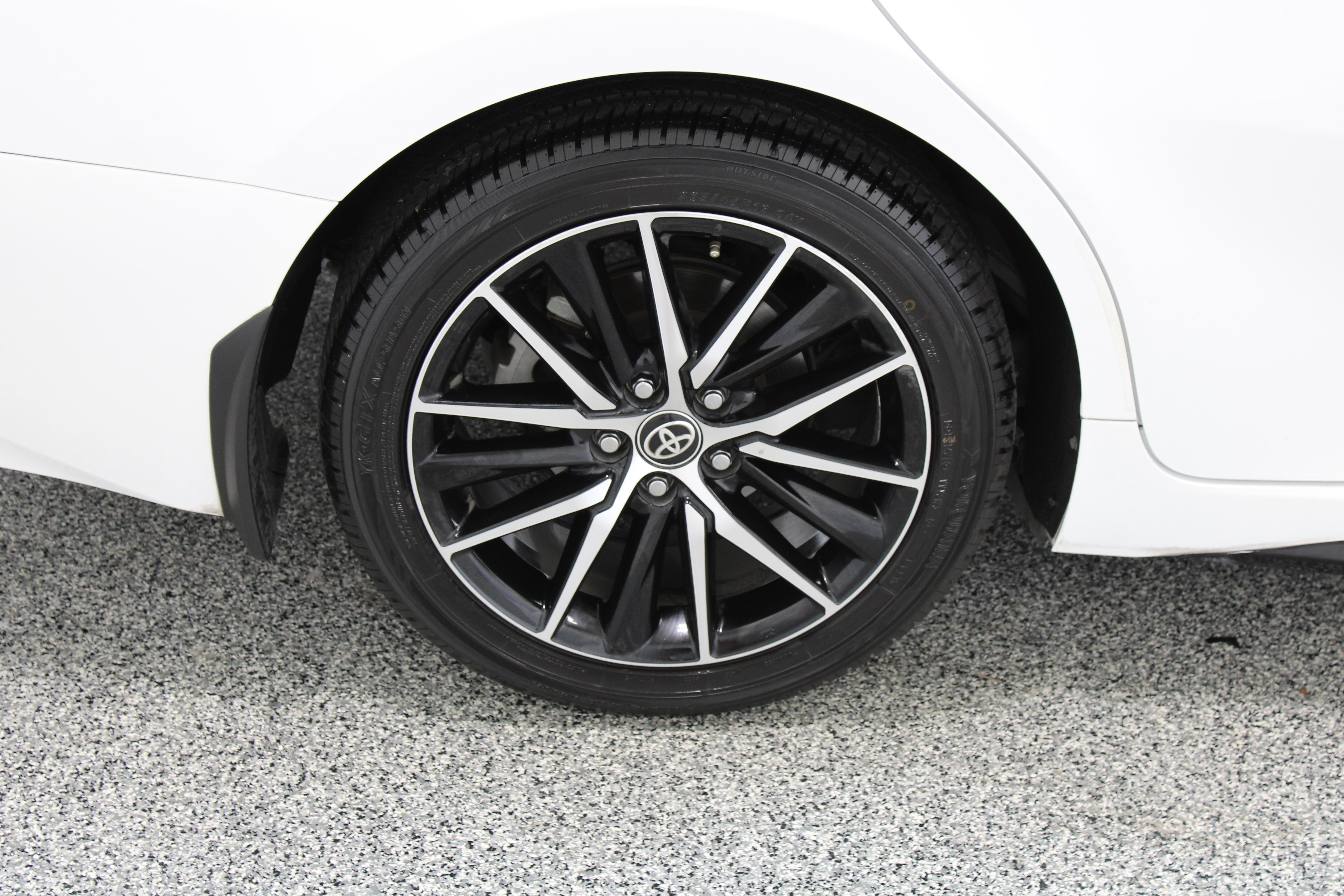 Used 2023 Toyota Camry SE FWD image 6