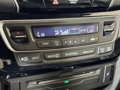 Used 2022 Honda Pilot Touring image 14