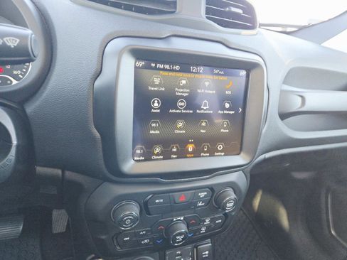 Used 2023 Jeep Renegade Latitude w/ Sun & Fun Group image 27