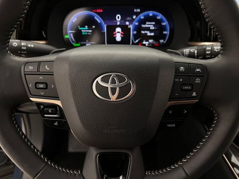 Used 2025 Toyota Crown Signia XLE image 16