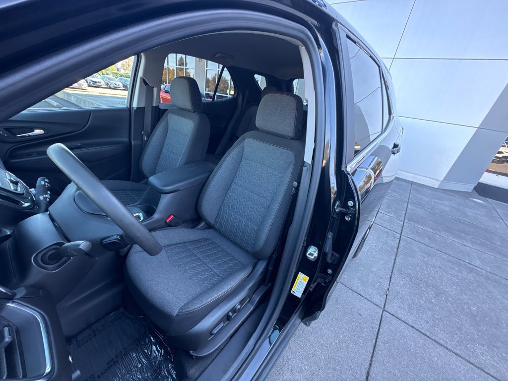 Used 2023 Chevrolet Equinox LT AWD/4WD image 13
