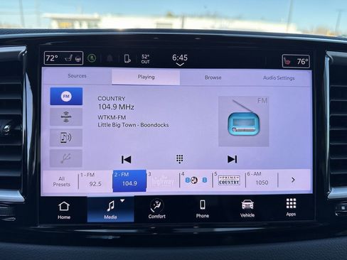 Used 2023 Chrysler Pacifica Touring-L image 10