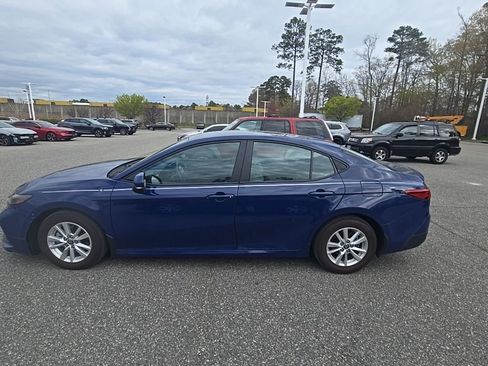 Used 2025 Toyota Camry LE w/ Convenience Package image 8