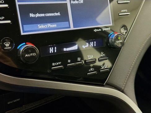 Used 2020 Toyota Camry XLE image 15