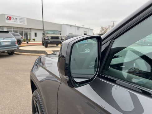 New 2025 Jeep Grand Cherokee Limited w/ Black Appearance Package image 44