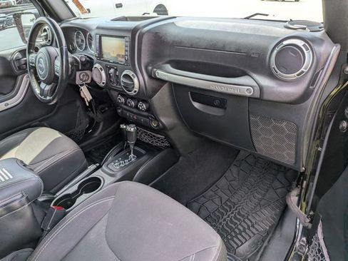 Used 2015 Jeep Wrangler Unlimited Rubicon w/ Dual Top Group AWD/4WD image 35