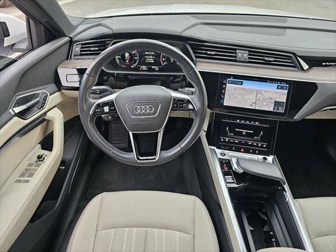 Used 2024 Audi Q8 e-tron Premium Plus image 5