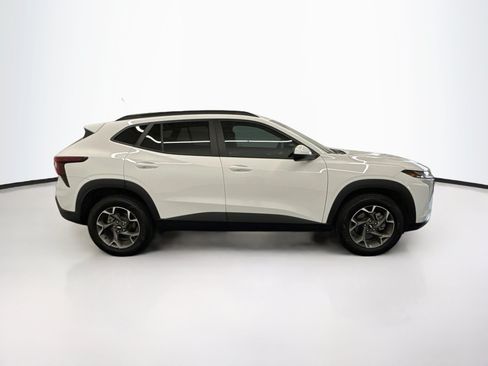 Used 2024 Chevrolet Trax LT FWD image 10