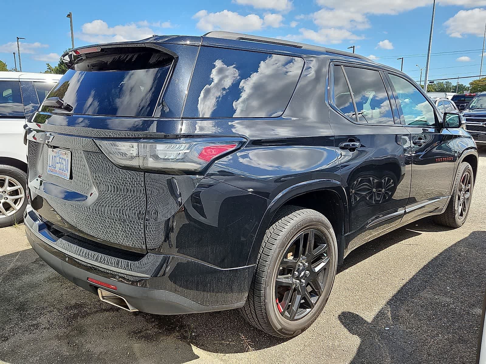 Used 2020 Chevrolet Traverse Premier w/ Redline Edition FWD image 3