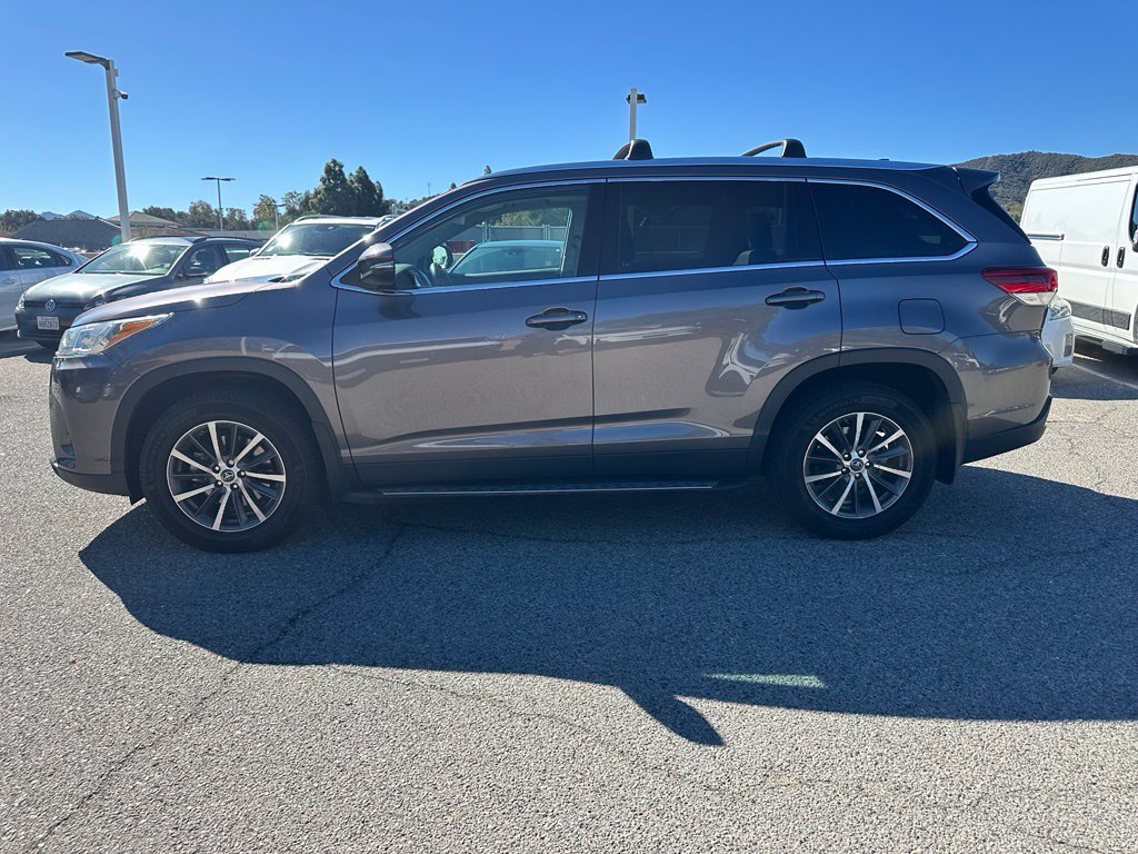 Certified 2019 Toyota Highlander XLE FWD image 2