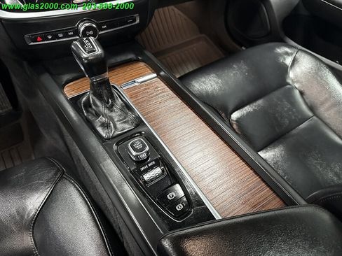 Used 2021 Volvo S60 T5 Momentum image 27