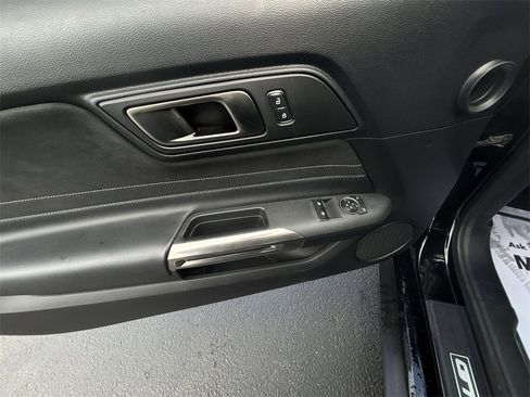 Used 2016 Ford Mustang Shelby GT350 w/ Technology Package image 19