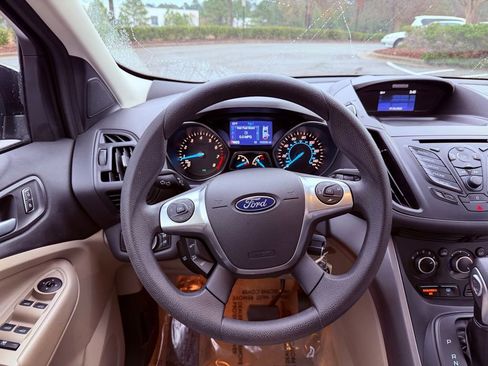 Used 2015 Ford Escape SE image 17