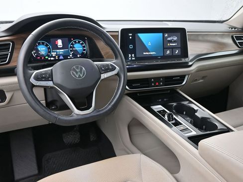 Used 2024 Volkswagen Atlas SE w/ Panoramic Sunroof Package image 29