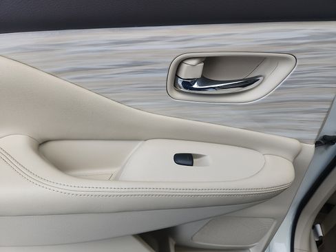 Used 2018 Nissan Murano SV image 27