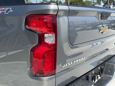 Used 2023 Chevrolet Silverado 1500 LTZ AWD/4WD image 9