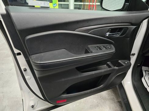 Used 2023 Honda Ridgeline Sport image 14