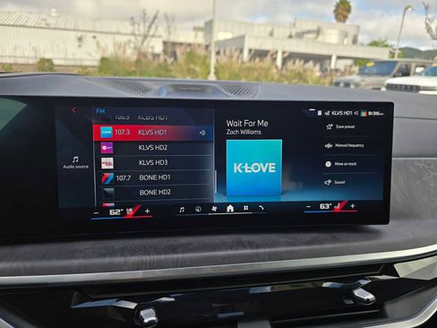 Used 2025 BMW X7 M60i w/ Executive Package image 30