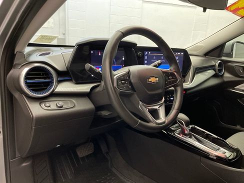 Used 2024 Chevrolet Trax LT w/ Driver Confidence Package FWD image 19