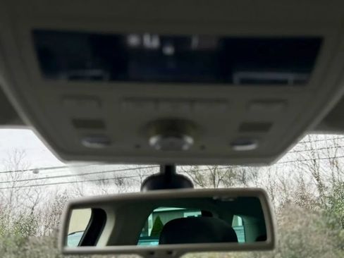 Used 2016 Volkswagen Touareg TDI image 26