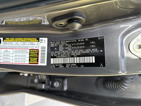 Used 2021 Toyota Highlander XLE image 37