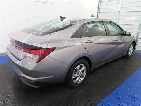 Used 2023 Hyundai Elantra SE FWD image 13