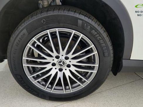 Used 2025 Mercedes-Benz GLC 300 4MATIC image 60