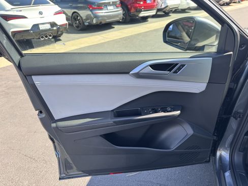 Used 2025 Volkswagen Taos SE image 14