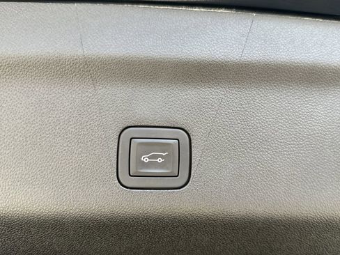 Certified 2025 Cadillac Escalade Premium Luxury image 40