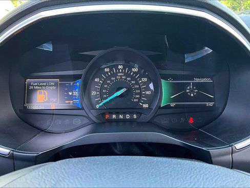 Used 2017 Ford Edge Titanium w/ Equipment Group 301A AWD/4WD image 13