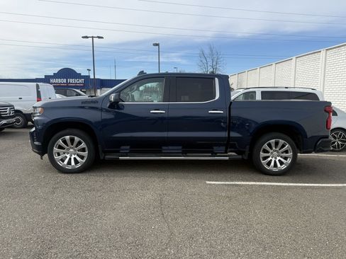 Used 2021 Chevrolet Silverado 1500 High Country w/ Technology Package image 2
