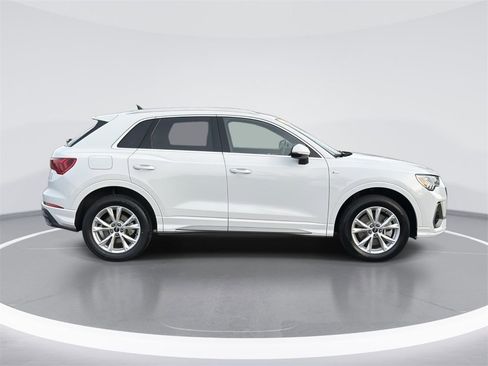 Used 2024 Audi Q3 2.0T Premium image 3