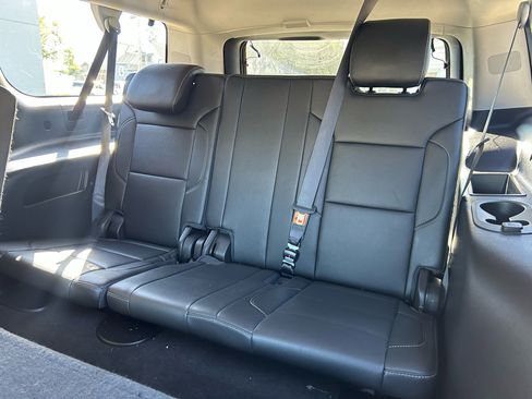 Used 2018 Chevrolet Suburban LT image 9