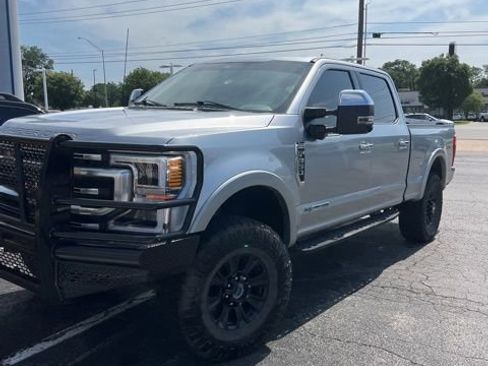 Used 2022 Ford F350 Platinum w/ Tremor Off-Road Package AWD/4WD image 2