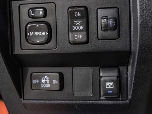 Used 2017 Toyota Tundra SR5 image 26