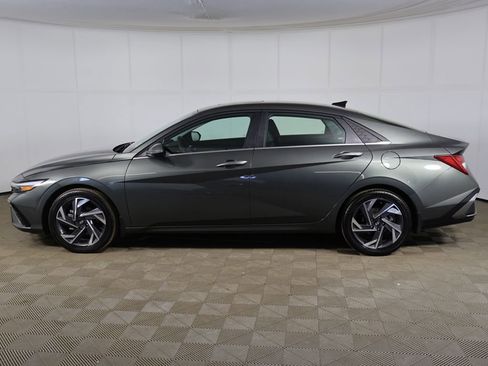 Used 2025 Hyundai Elantra Limited FWD image 15