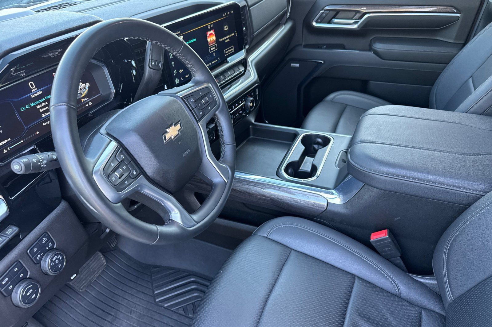 Used 2024 Chevrolet Silverado 2500 LTZ w/ LTZ Convenience Package AWD/4WD image 9