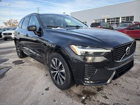 Used 2024 Volvo XC60 B5 Plus image 3