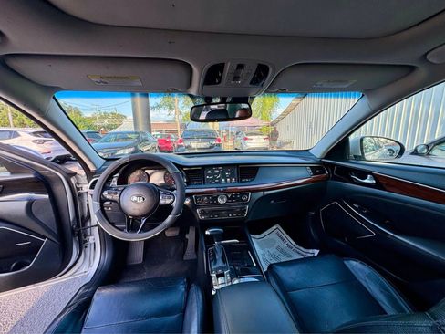 Used 2017 Kia Cadenza Technology image 12