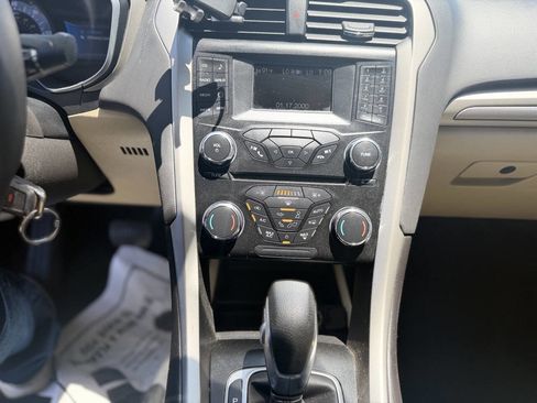 Used 2014 Ford Fusion SE FWD image 17