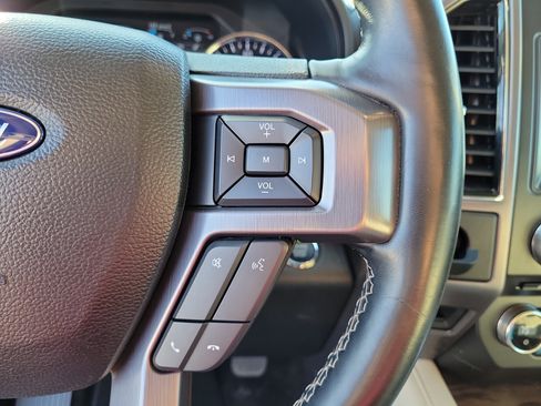 Used 2018 Ford Expedition Platinum image 29