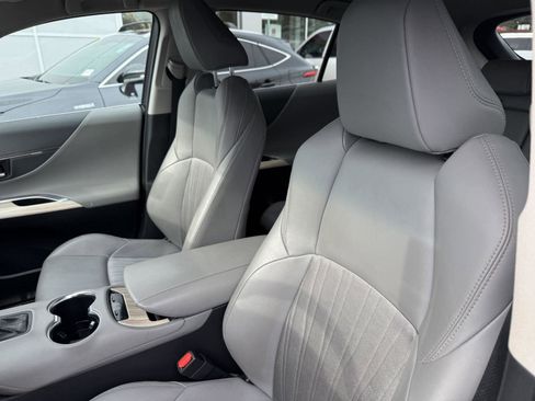 Certified 2021 Toyota Venza XLE image 13