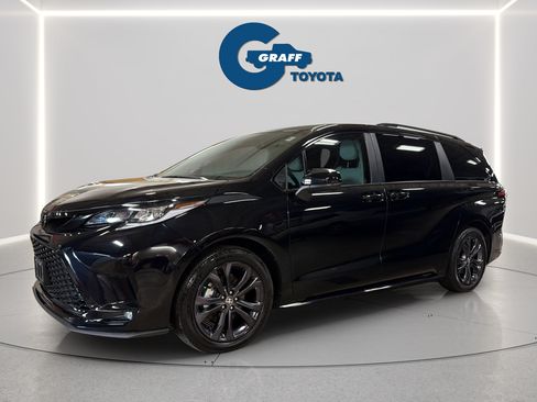 Used 2026 Toyota Sienna XSE FWD image 11