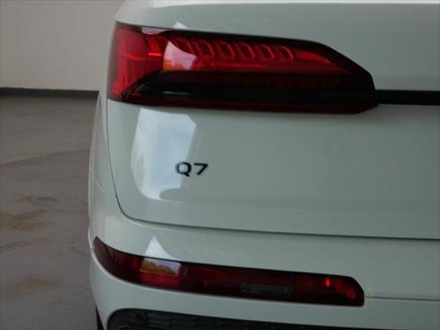 Certified 2025 Audi Q7 2.0T Premium Plus AWD/4WD image 8