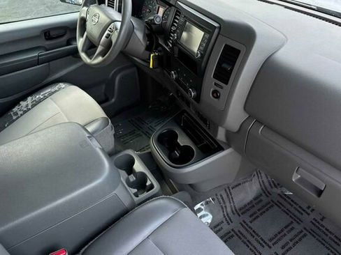 Used 2015 Nissan NV 3500 SV w/ Technology Package image 17